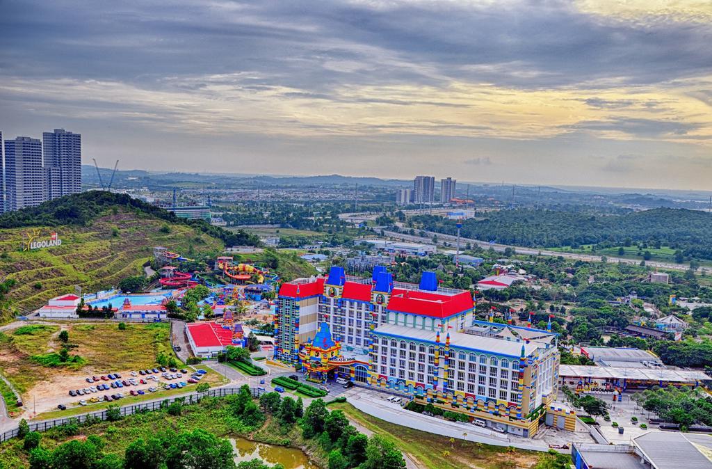 Holi Afiniti Themed Suites Nusajaya  Buitenkant foto